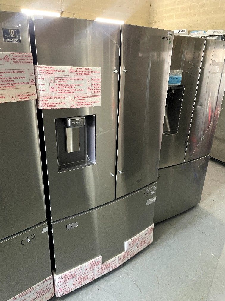 SAMSUNG 36” French door refrigerator stainless steel $750