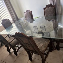 Beautiful Dining Room Glass topTable With 6 Chairs 