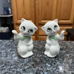 Vintage ceramic 1950’s Cat Pair of Salt and Pepper Shakers.  Size approximately 3 inches tall.  Preowned.  Has been on display in a cabinet with a ver