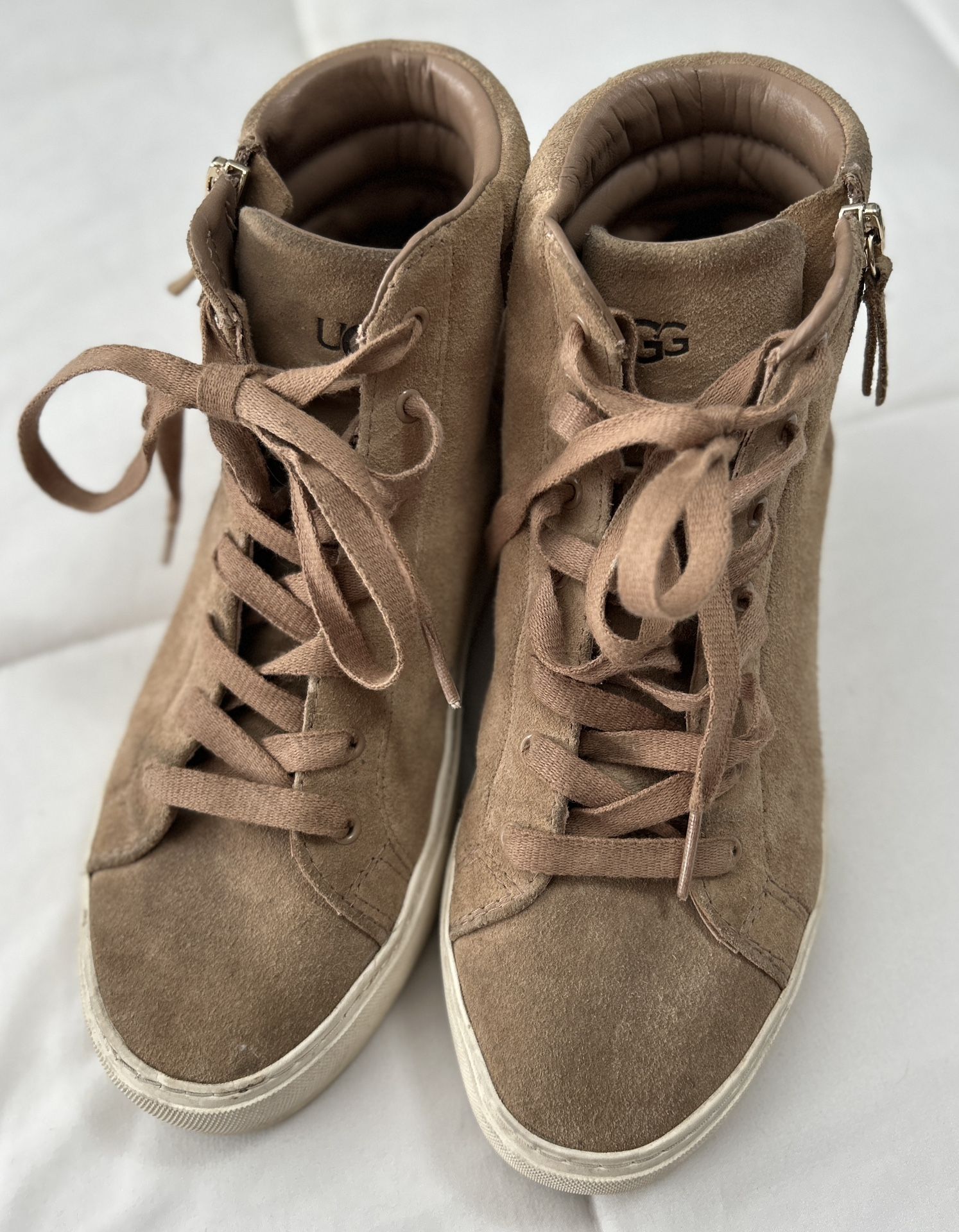 Ugg sneaker boot Size 7