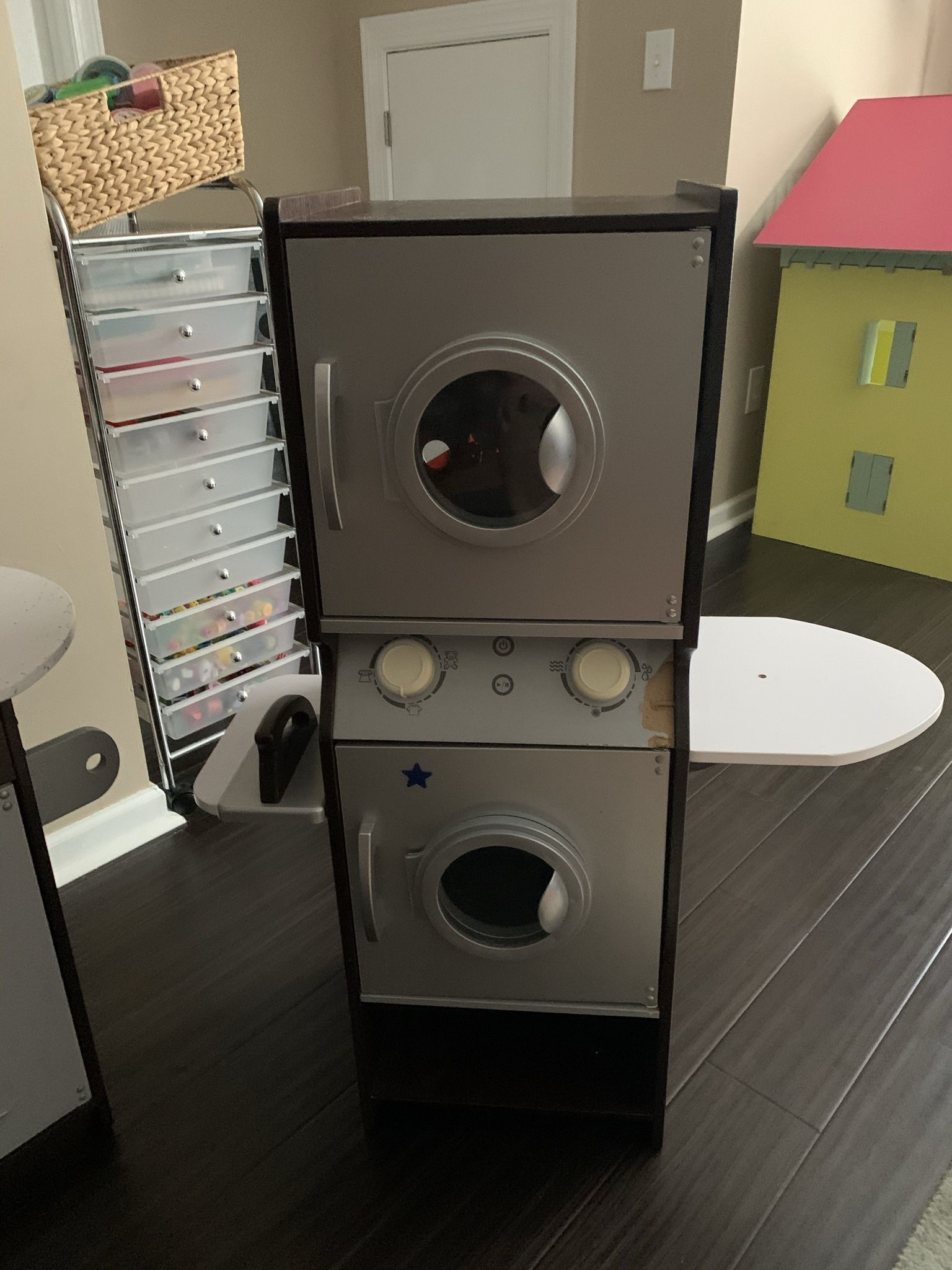 Children’s Play Kitchen & Washer/Dryer