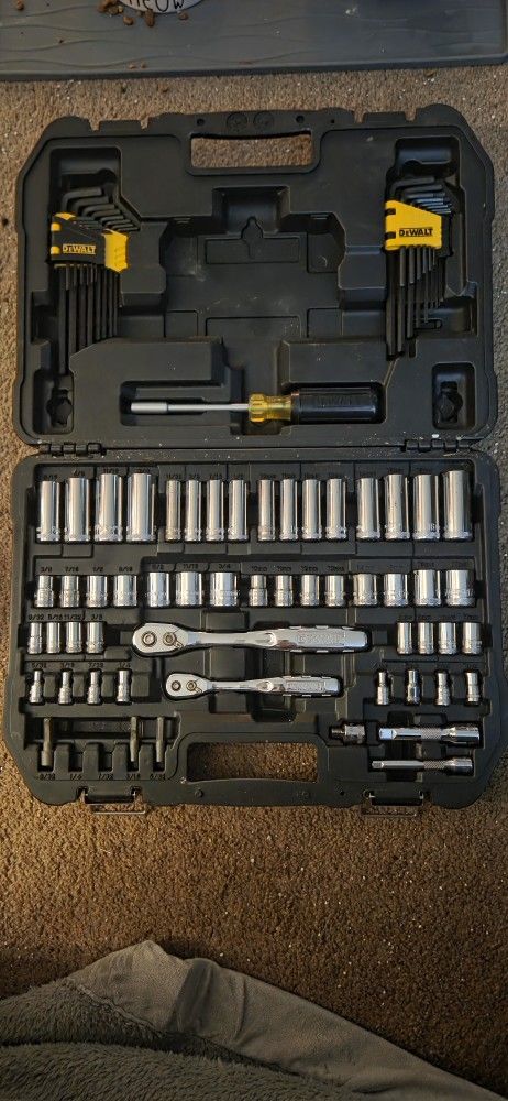 DeWalt 1/4 in & 3/8 in Drive Mechanics Tools Set (108 pc)