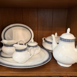 Set Royal Doulton English Fine Bone China Sherbrooke Pattern H5009