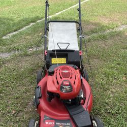 LAWN.  MOWER.  TORO. 🐂. SELF.  PROP 