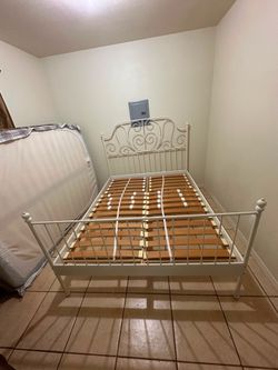 Cama de metal Queen Size