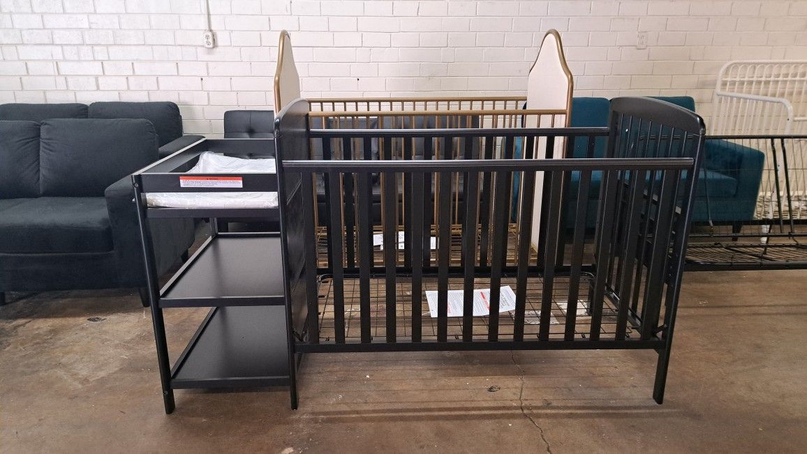New 3 In 1 Convertible Crib With Changing Table