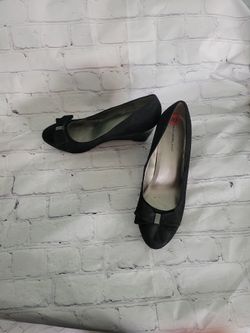 Bandolinos  Black Cute Bow Wedges Size 10 