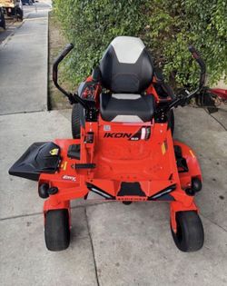 Ariens IKON 52-in 23 HP Kawasaki Carb Compliant Gas Zero Turn Riding