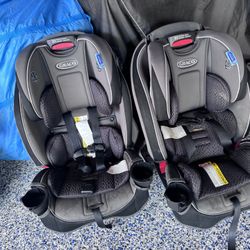 (2) GRACO car Seats 100 Dollars 