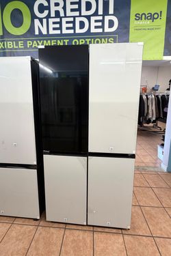 Samsung 36 in. Wide Bespoke 29 Cu. Ft. 4-Door Flex French Door Refrigerator with Beverage Center and Auto Open Door - White Glass