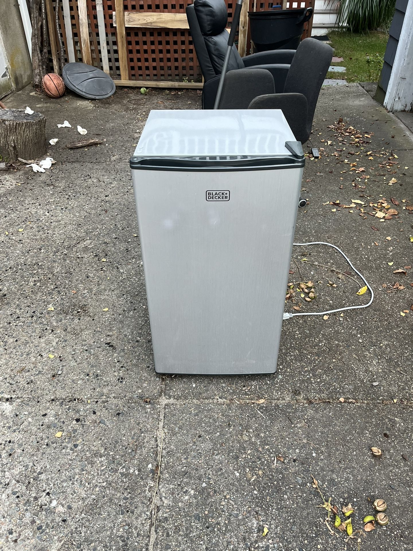 3.2 cu. ft Black and Decker Mini Fridge