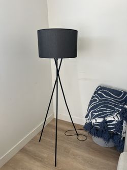 Black tripod Lamp
