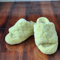 UGG Womens Fluff Yeah Slide Poppy Sandals Pollen Green Size 9 1118459