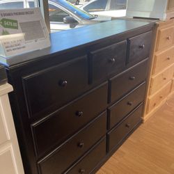 Strong Spacious 9D Chest