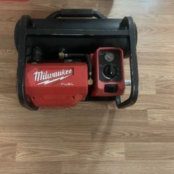 Refurbished Milwaukee Air Compressor M18 2840-20