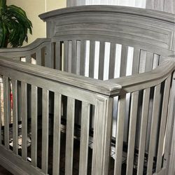 Baby Crib/toddler Bed 
