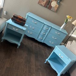 Vintage Dresser And 2 Nightstands 