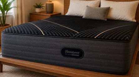 Premium Beautyrest Black Hybrid Qeen mattress This hybrid model combines memory foam and pocketed coil technology for support.  Like new condition  📌
