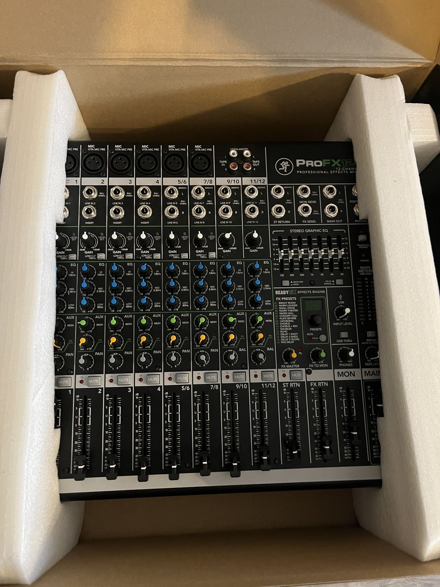 Mackie ProFX12