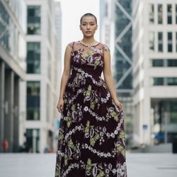 Beautiful Borgoña Maniju Dress Embroidery Long 