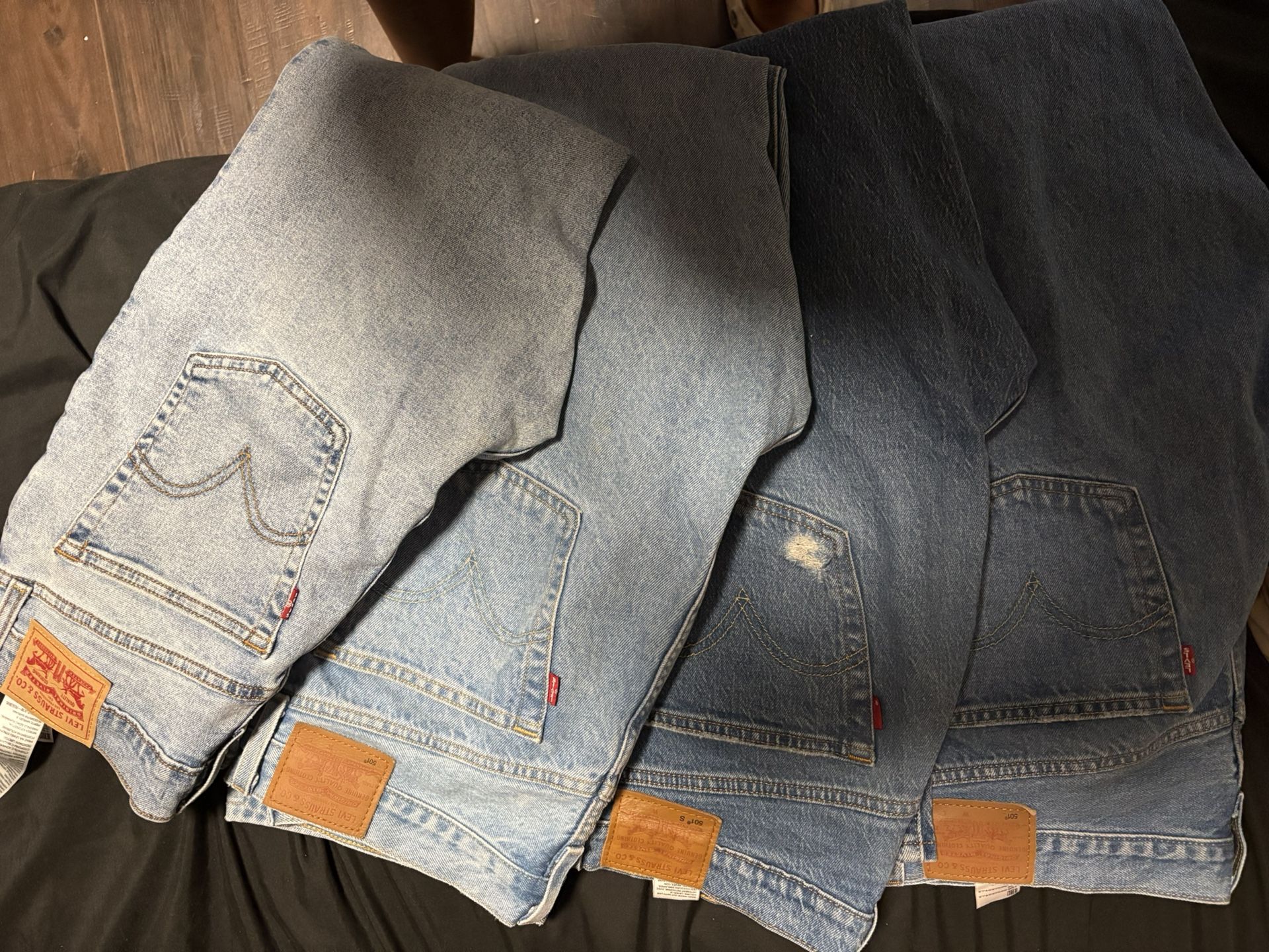 Levi Jeans 20$ Each Size 32