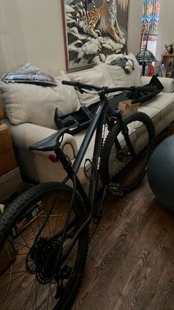 Specialized Fuse soft tail matte black mountain bike