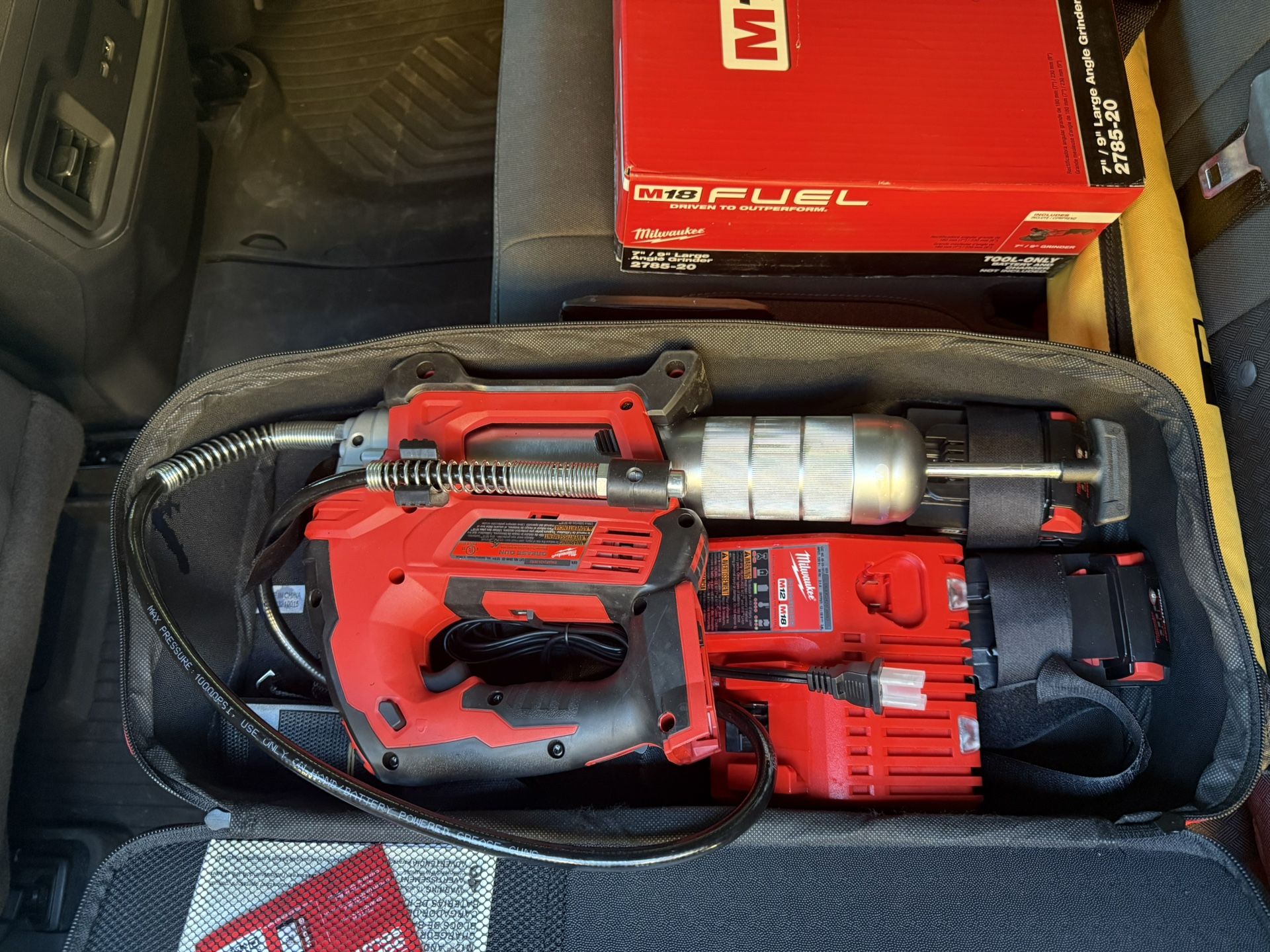 Milwaukee M18 Cordless Grease Gun with Battery