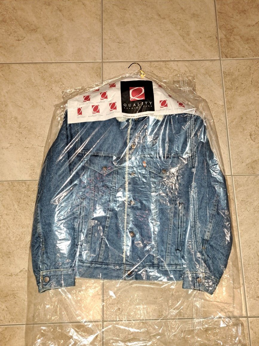 Vintage Levi’s Sherpa Denim Trucker Jacket 1970s medium sherpa lined Size 40