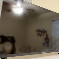 32 in. Insignia TV