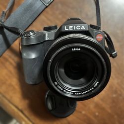 Leica V-Lux Type 114 Black Digital Camera with 25-400 Lens