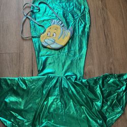 Halloween Costume Mermaid 🧜‍♀️ Green Shiny Skirt High Waisted Size Is MEDIUM. Price Is For SKIRT ONLY. 