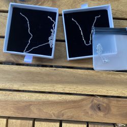 1 Necklace, 2 Anklets