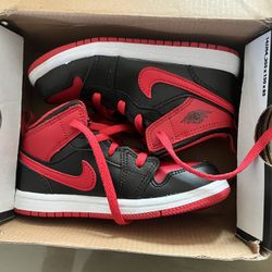 Jordan 1 Mid 