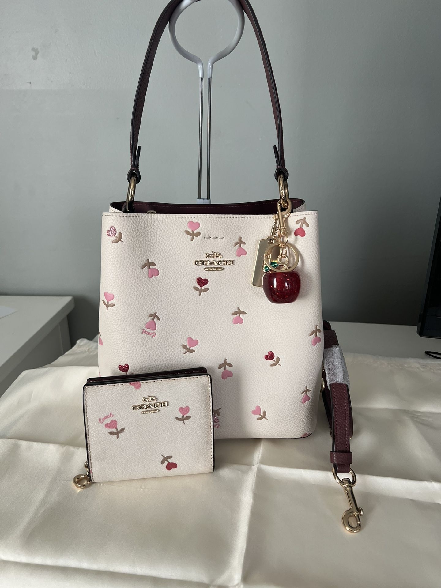Coach Small Town Bucket Bag With Heart Floral Print And Matching Wallet 