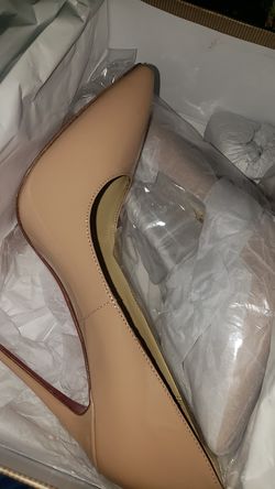 Size 40 women CL red bottom heel