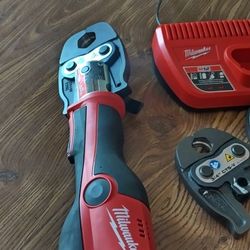 Milwaukee Press Tool Kit 