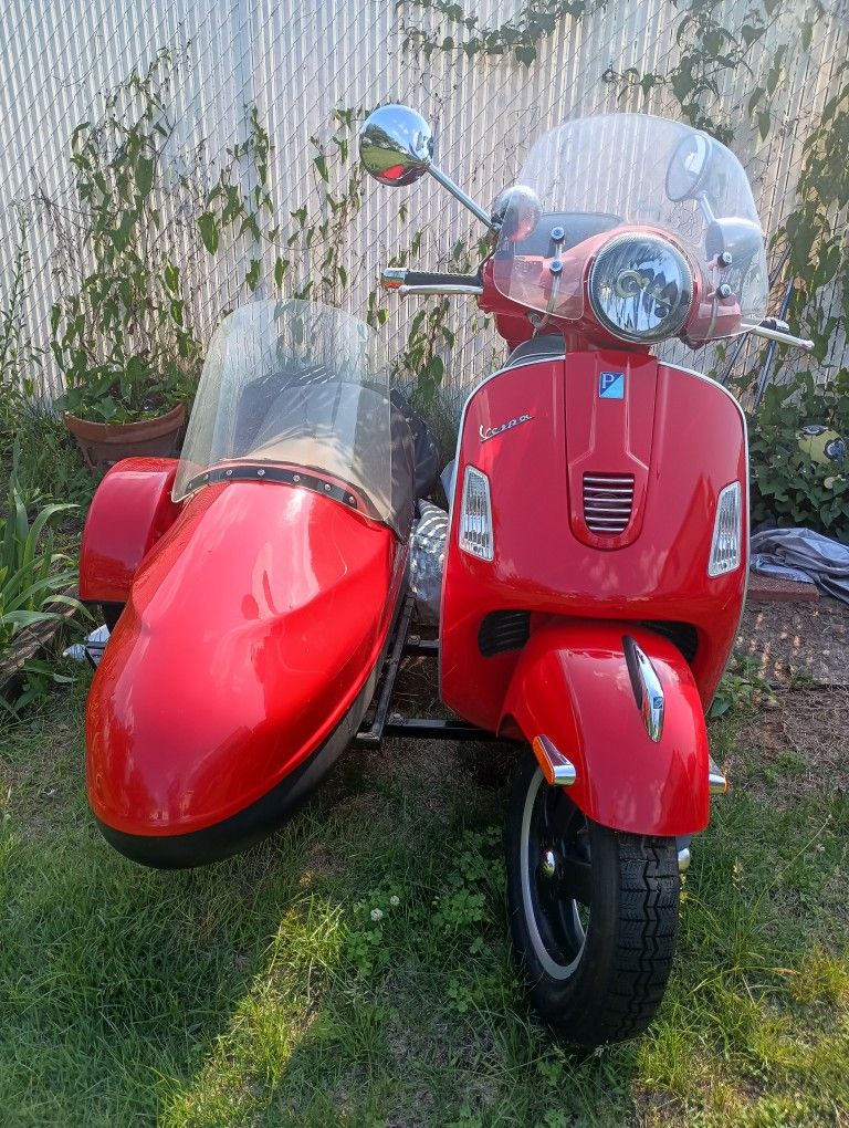 2010 Vespa GTS 300