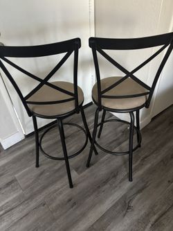 2 Barstools