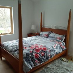 Bassett Queen Bedroom Set- 4 pc set