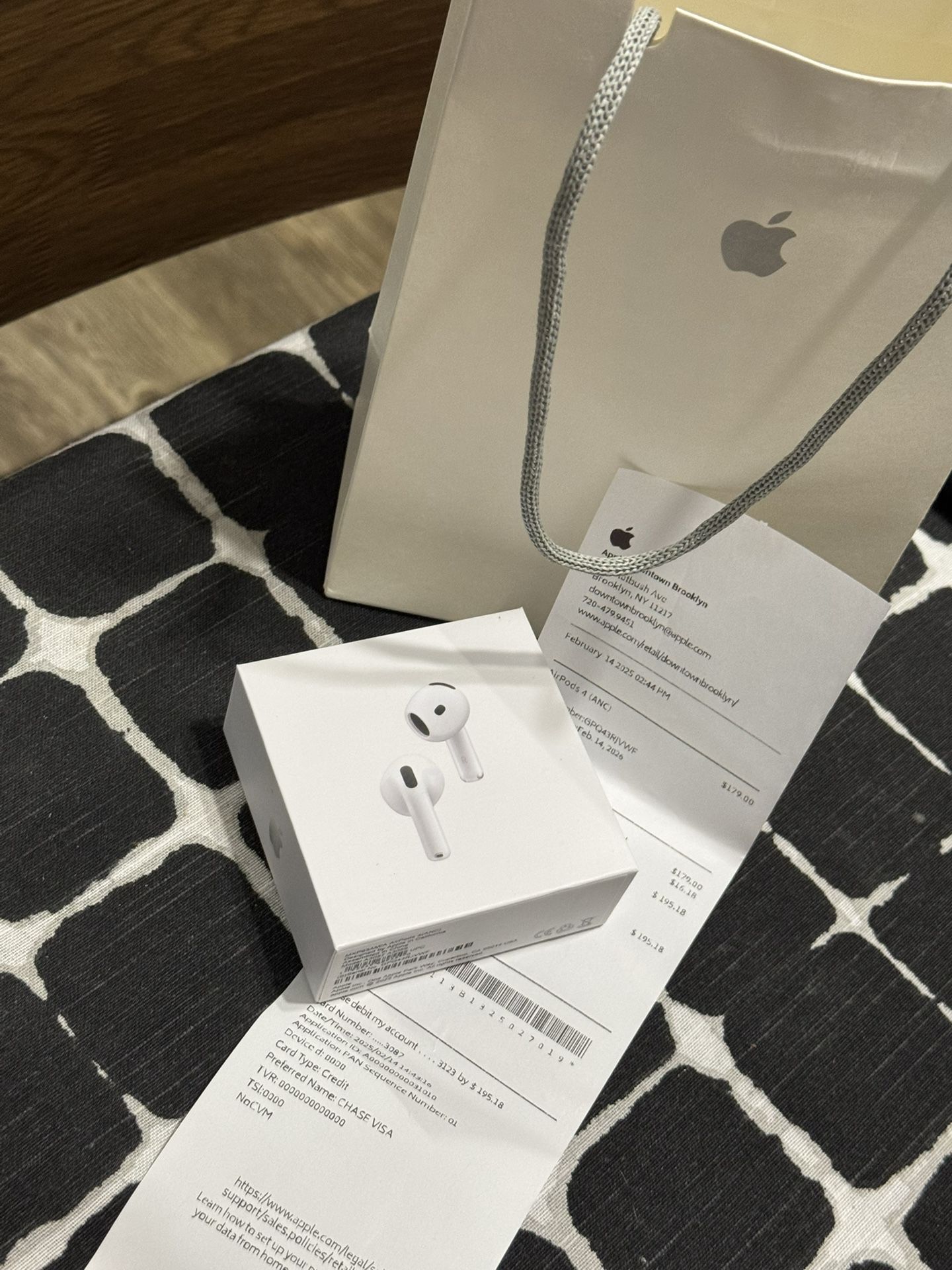 AirPods 4 Noice Cancellation