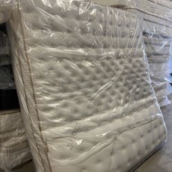 SALE💥King Mattress Saatva Classic 💥 $489