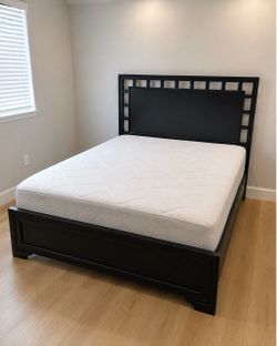Black Wood queen Bed Frame with Mattress