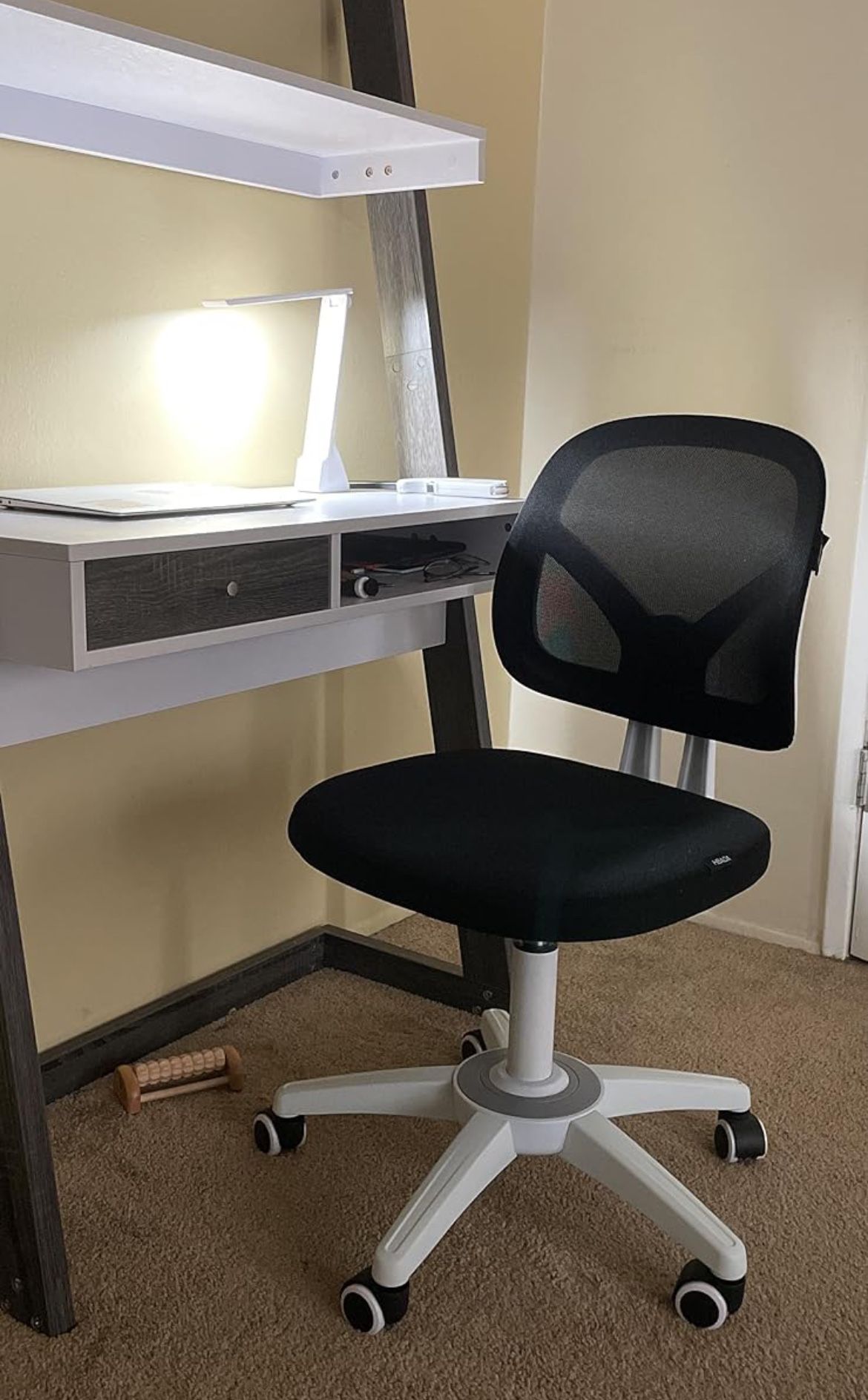 White Office Mesh Desk Chair With Wheels