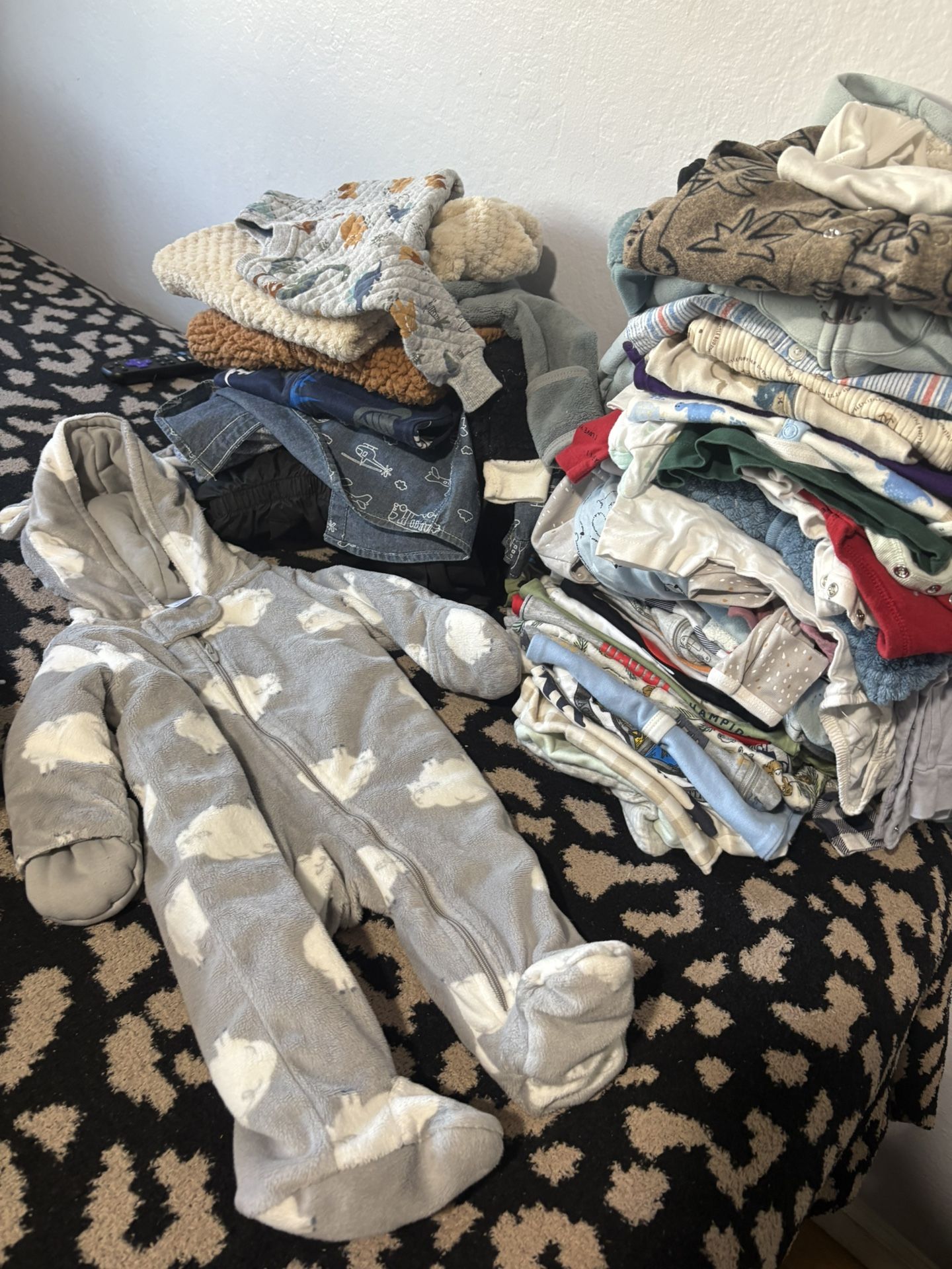 CLOSET CLEANOUT BABY BOY 0-33-6 mix clothes take all