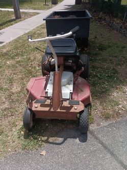 Riding lawnmower