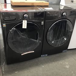 New Scratch And Dent LG Front Load Washer And Dryer Set. 1 year Warranty 