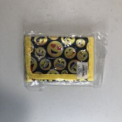 1-Piece of Assorted Emoji Face Wallet