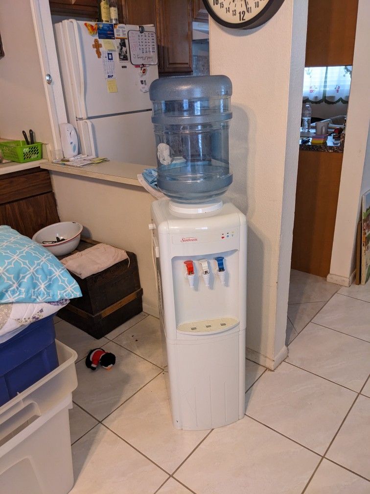 Sunbeam Water Cooler Hot And Cold Water! for Sale in Phoenix, AZ OfferUp