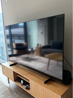Samsung 65" QLED 4K Smart TV (2025 Model - Q7F) – Like New! $350 OBO