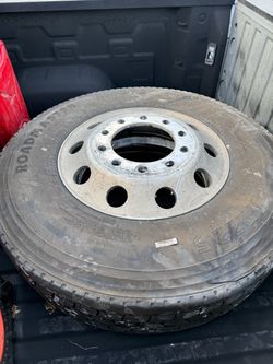 22.5 wheel and tire